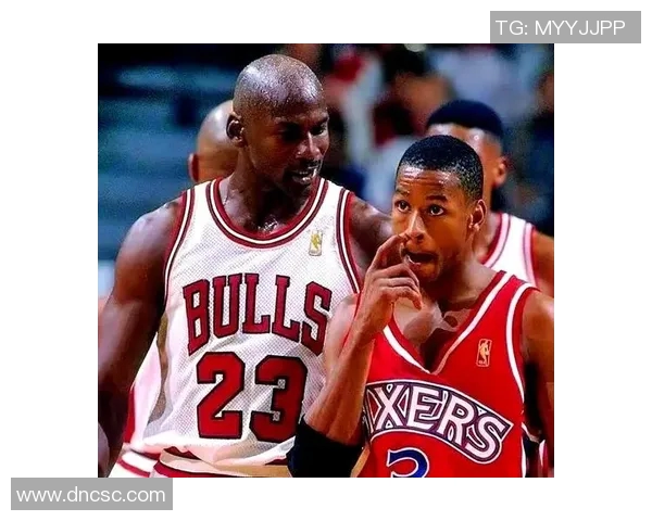 篮球之神乔丹与足球巨星同框合影展现体育传奇交汇的精彩瞬间